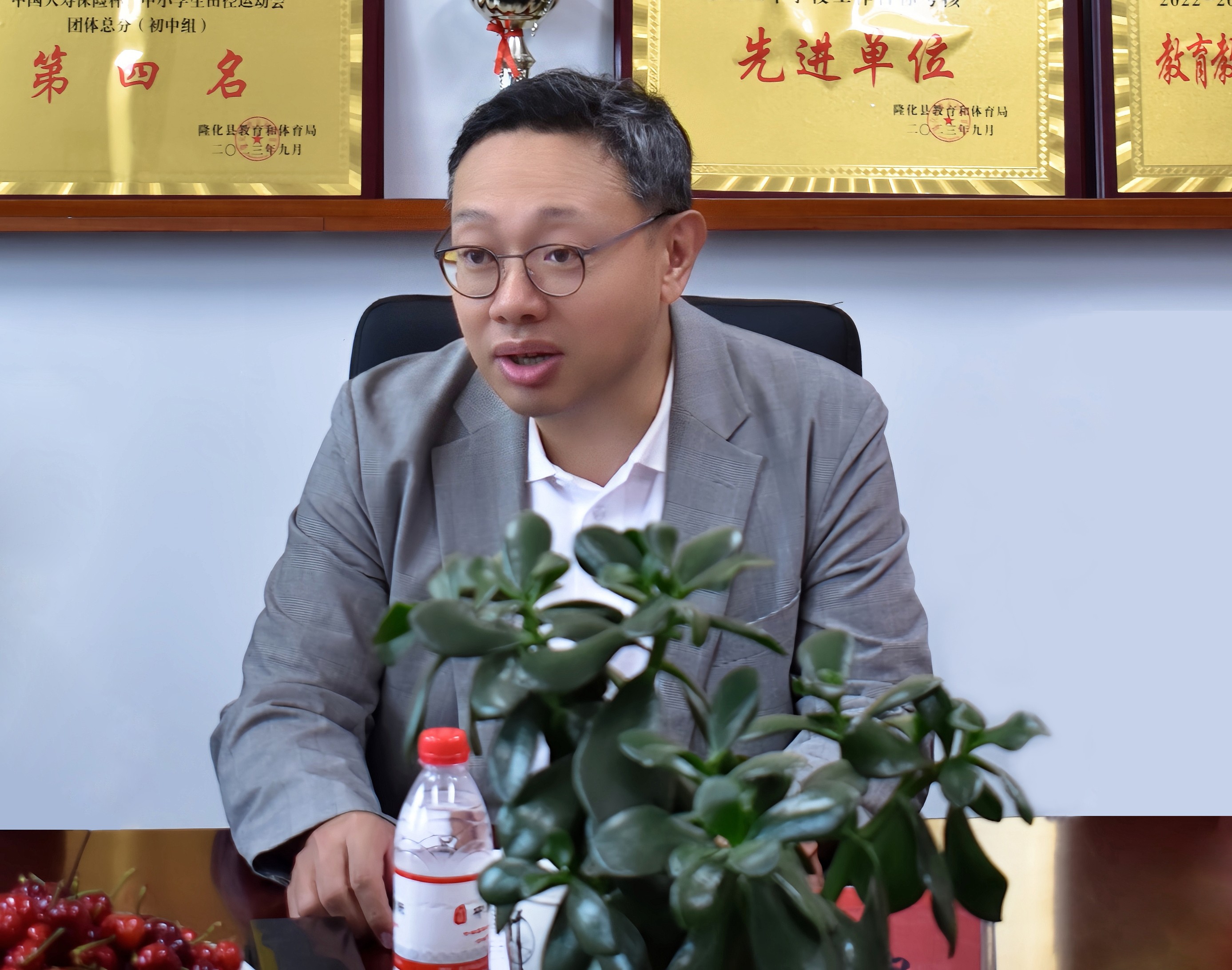何总1.jpg